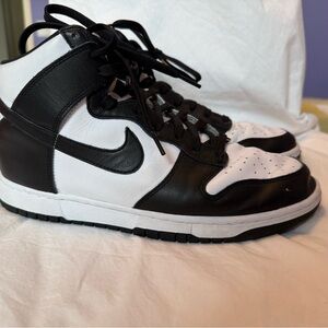 Nike Dunk Hi Retro in Red and White